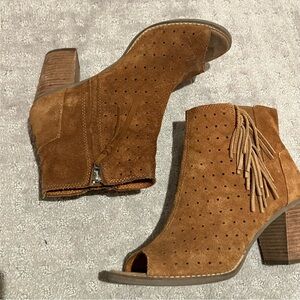 Toms Brown Suede Ankle Boots with zipper Fringe. Open toed.  Super cute!